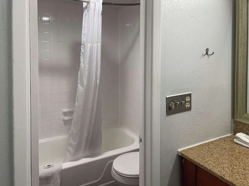 Rodeway Inn Wytheville near I-77 and I-81