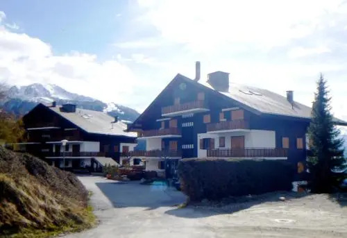 Iris CONFORTABLE & PLEASANT apartments