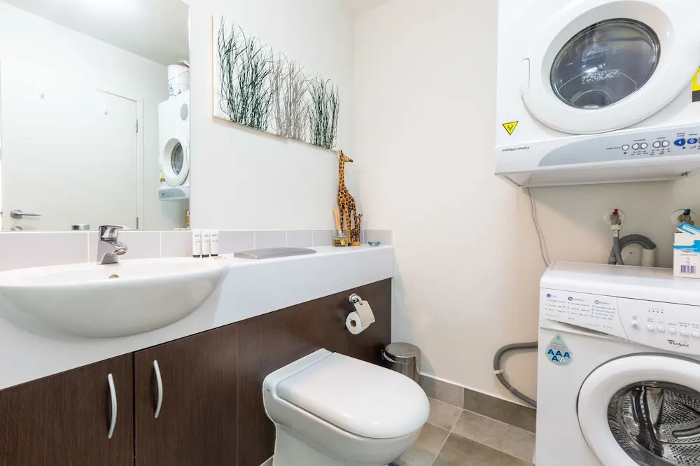 Cosy Two Bedroom in CBD with Pool