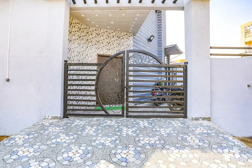 Fabhotel Universal Stay Inn