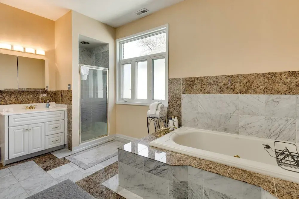 Warm & Comforting 4BR 2BA in Andersonville by AllSet Turnover