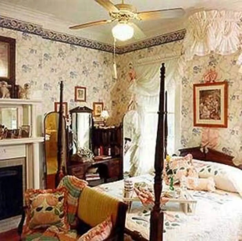 2439 Fairfield "A Bed and Breakfast"