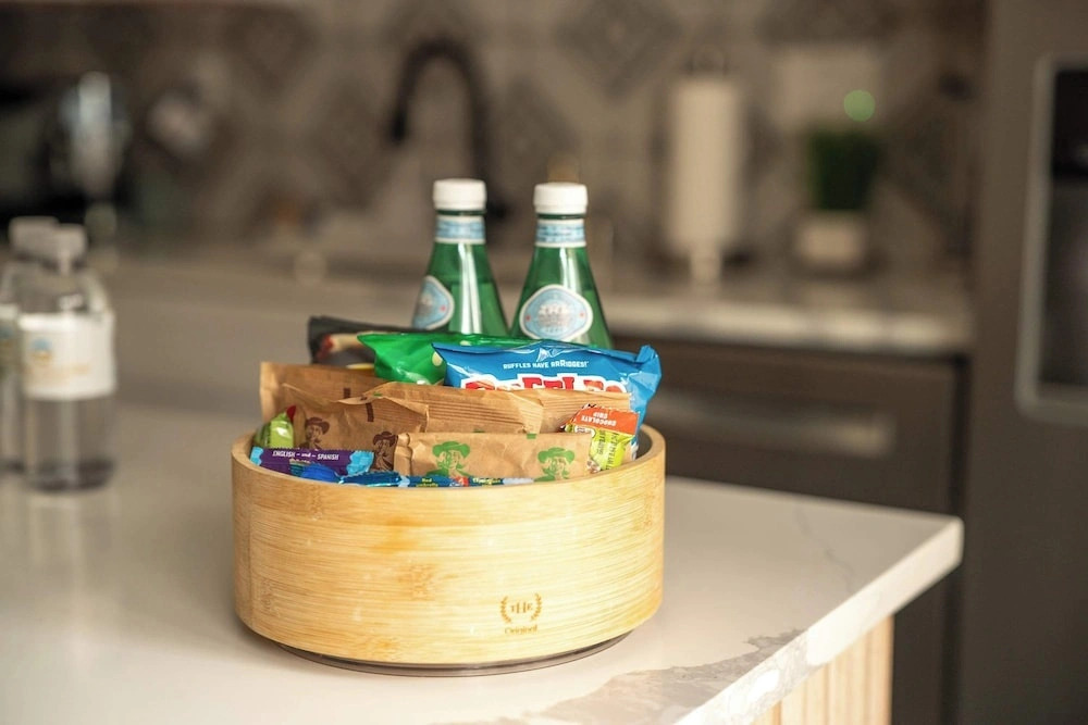 August Inn Charming Stay for 8