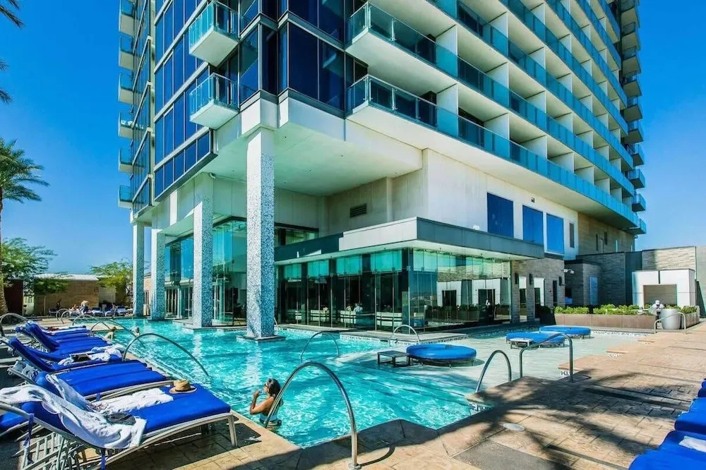 Amazing Modern Strip Views Palms Studio 21306