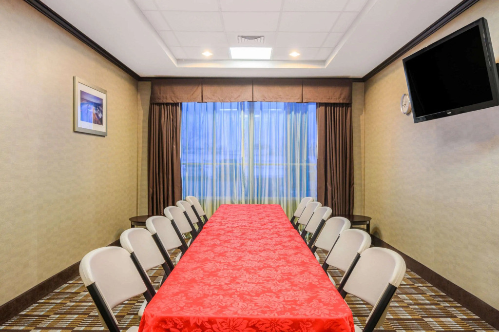 La Quinta Inn & Suites Casino and Bar by Wyndham Glendive