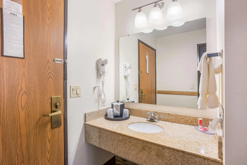 Econo Lodge Cedar Rapids South