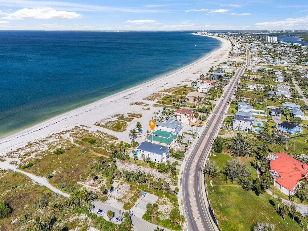 5960 Sunset Beach: 4br Beachfront Home W/ Pool! 4 Bedroom Home