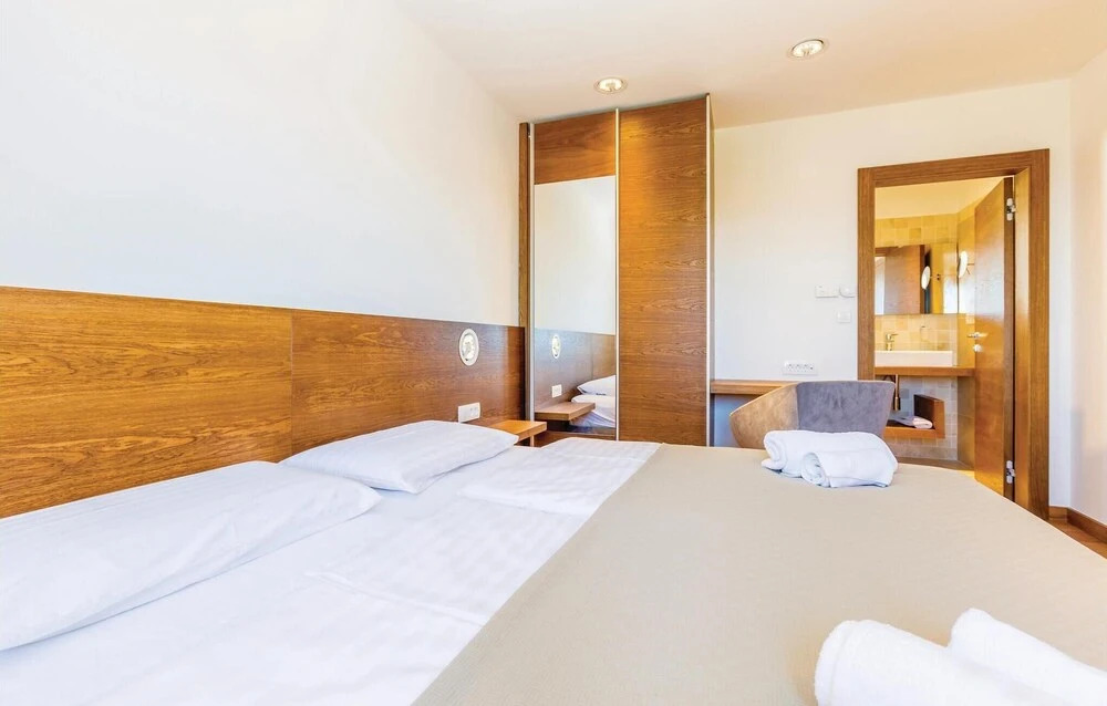 Beautiful Home In Malinska