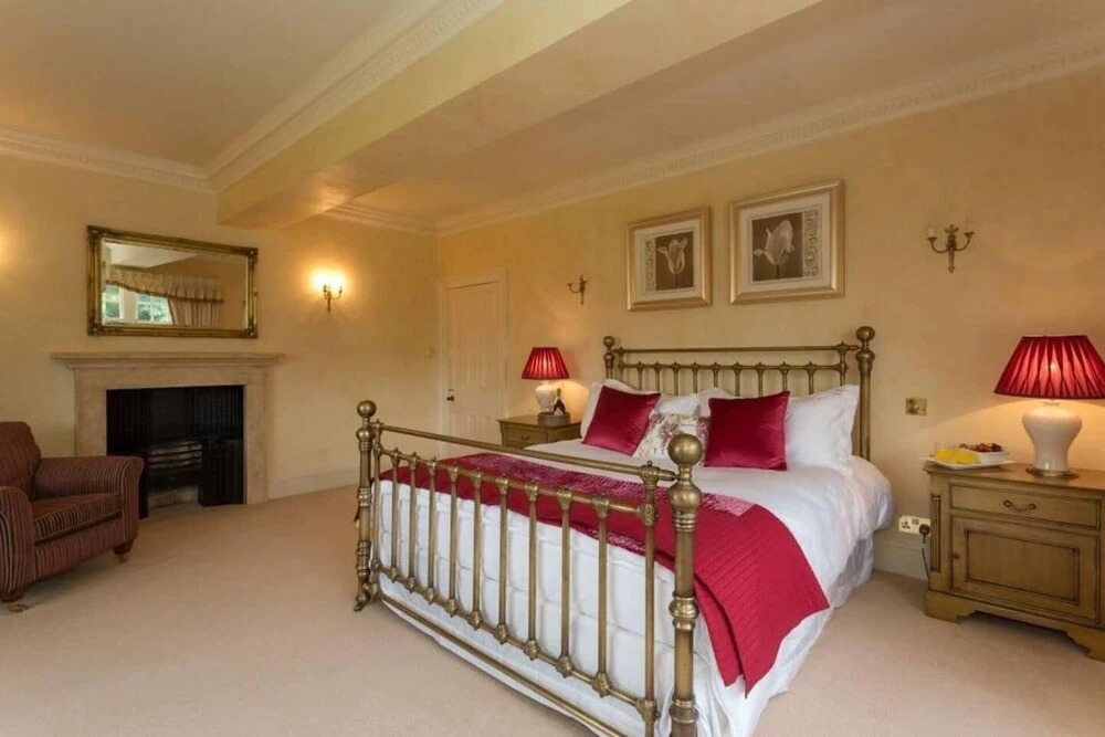 Exceptional Unique 5 Bedroom Manor House