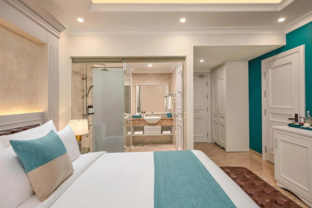 Skylight Hotel