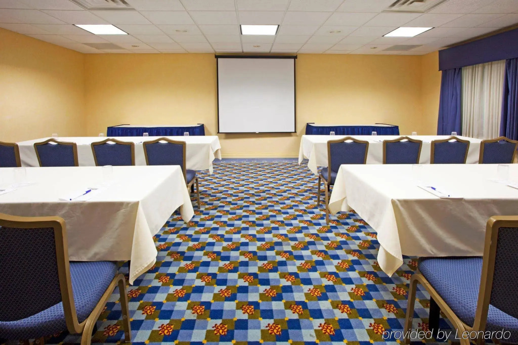 Holiday Inn Express & Suites Buffalo Airport by IHG