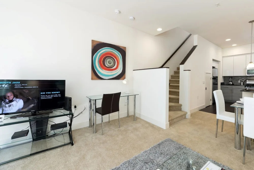 Global Luxury Suites in the Heart of Silicon Valley
