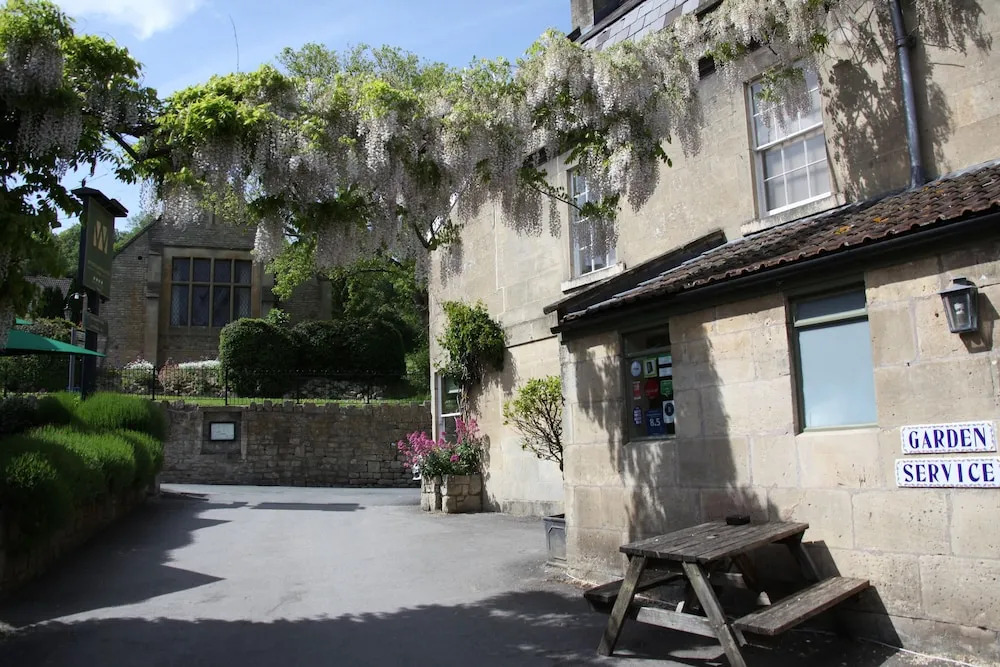 Wheelwrights Arms Country Inn & Pub