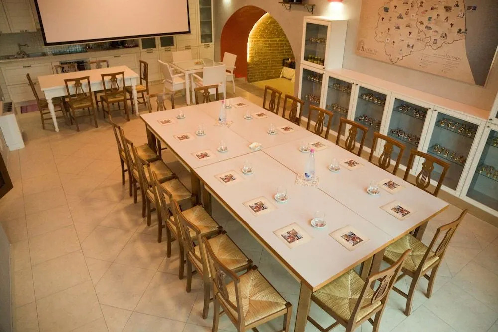 Raffaello Residence una Dimora storica con piscina panoramica nelle Marche