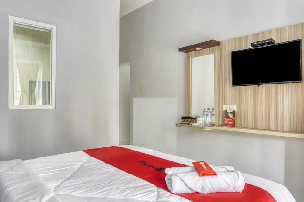 RedDoorz near Sindu Kusuma Edupark 2