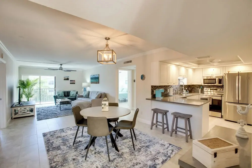 8 Mi to Beach: Modern Condo in Fort Myers!