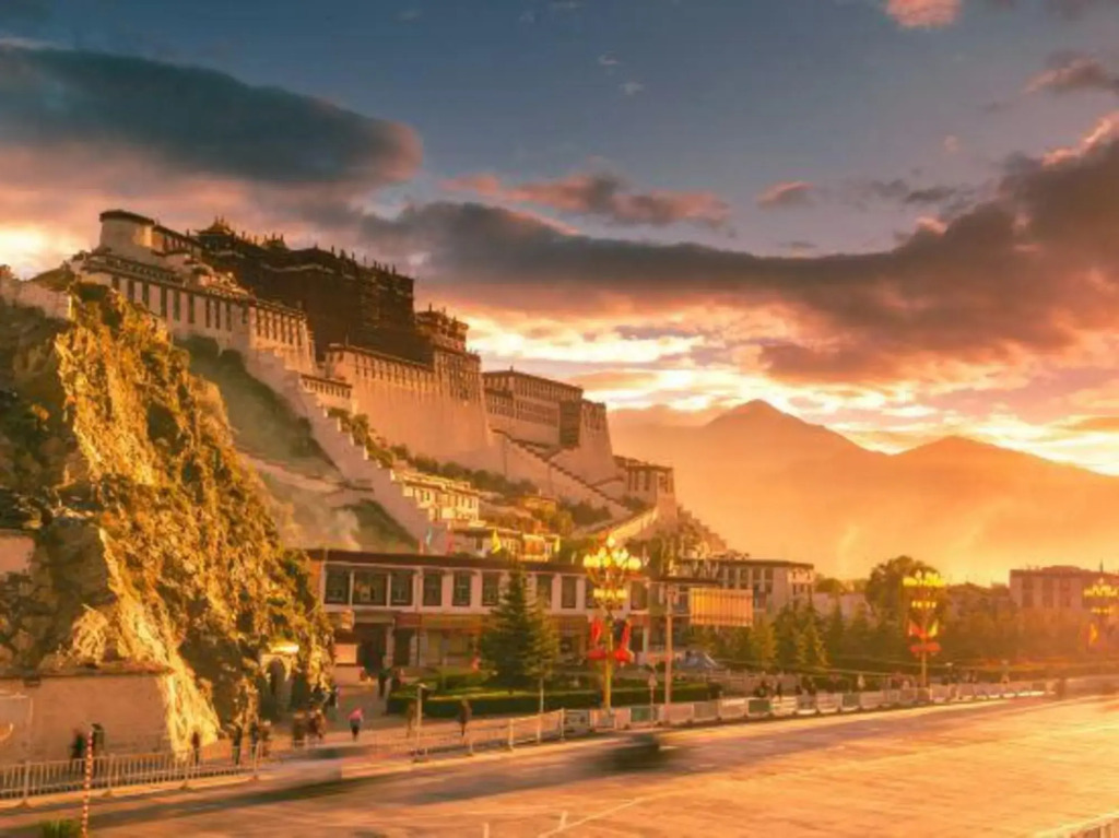 Hongshan Oxygen Fuyuan Hotel (Potala Palace Plaza)
