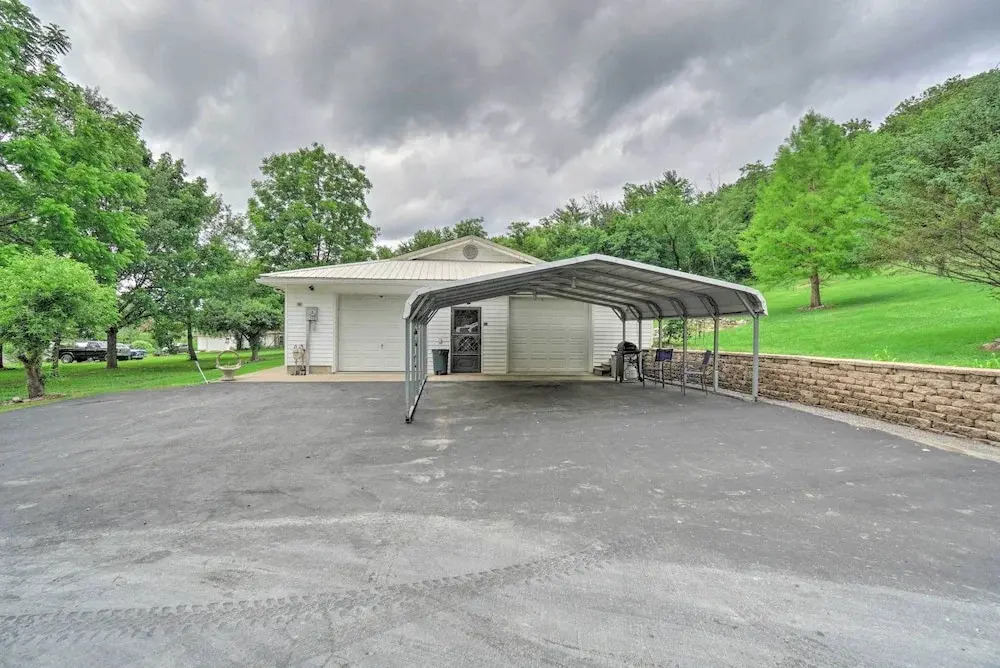 Quaint Zanesville Home w/ Game Room & Yard!