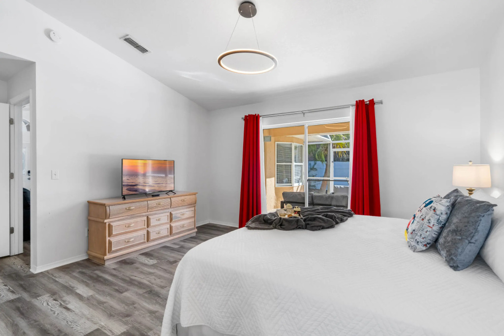 Mickey's Lakeside Villa: Relaxing, Spacious, & Fun, Kissimmee, US