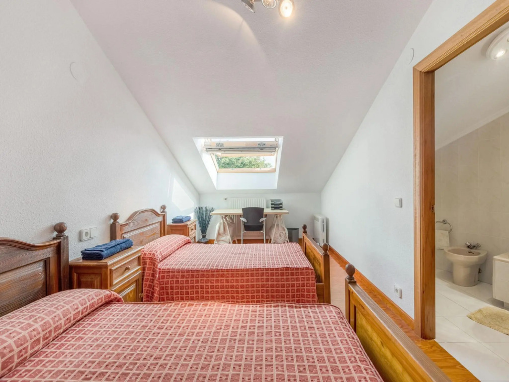 Lovely Holiday Home in Loredo a Stonethrow From the Beach & Communal Pool