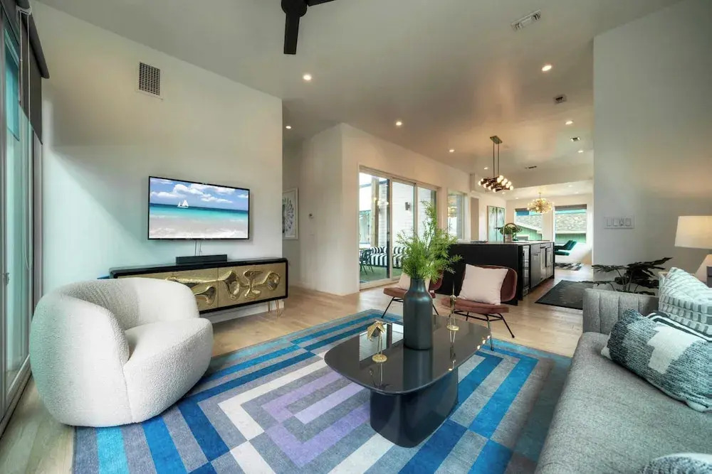 Sleeps 20 2 Modern Homes w/ Private Pool, Deck+patio 3-min Walk to the Beach