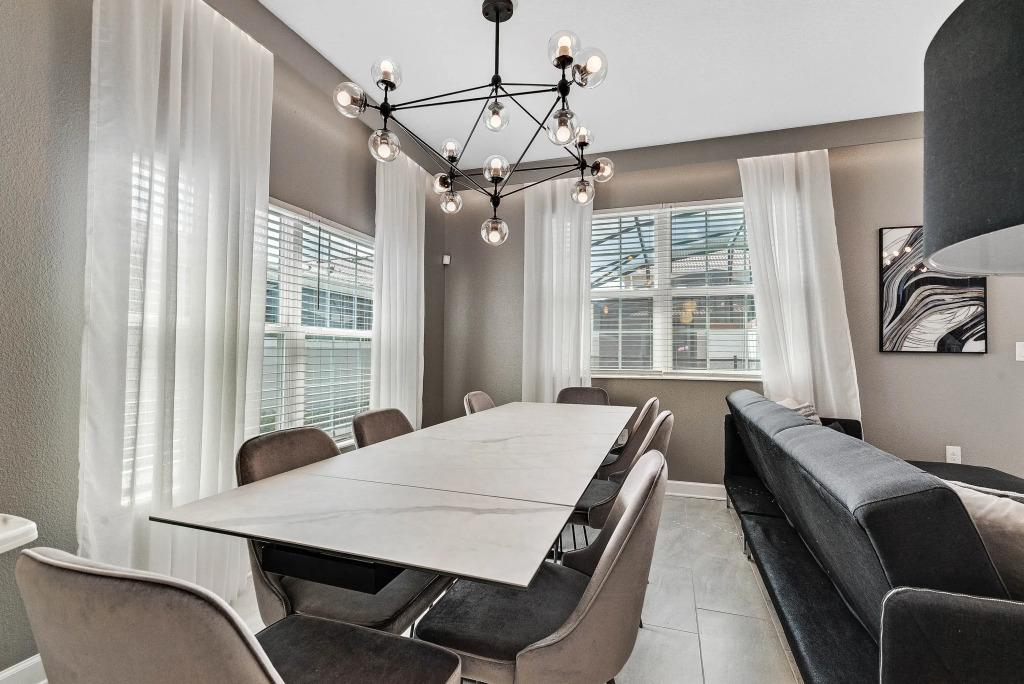5 Bedrooms 4 Bathrooms Storey Lake 4824 Ml