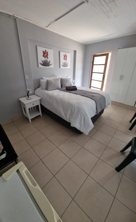 Stay at Home Airport Lodge