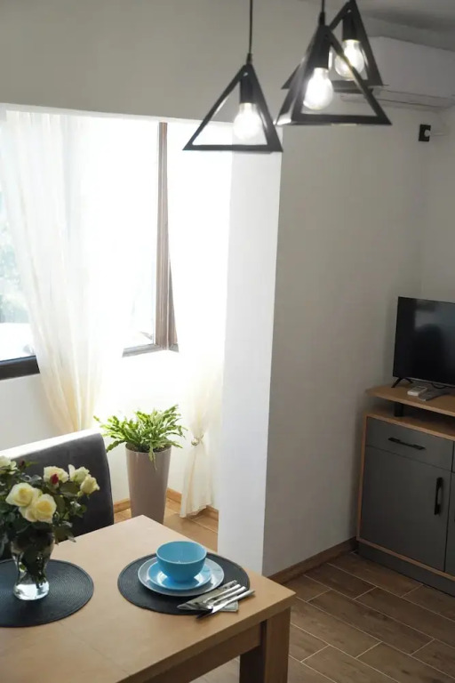 2 Bed Apt - Sleeps 4, Terrace & Pet Friendly