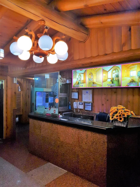 Pine Motel