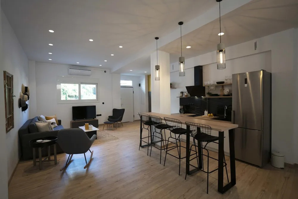 Modern 2bed 2bath Loft in Acropolis area