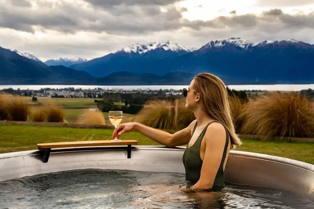 Fiordland Eco-Retreat -- Panoramic Views -- Hot Tub