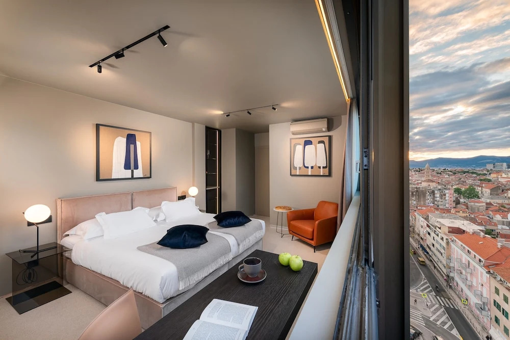 Royal Suites-Sky