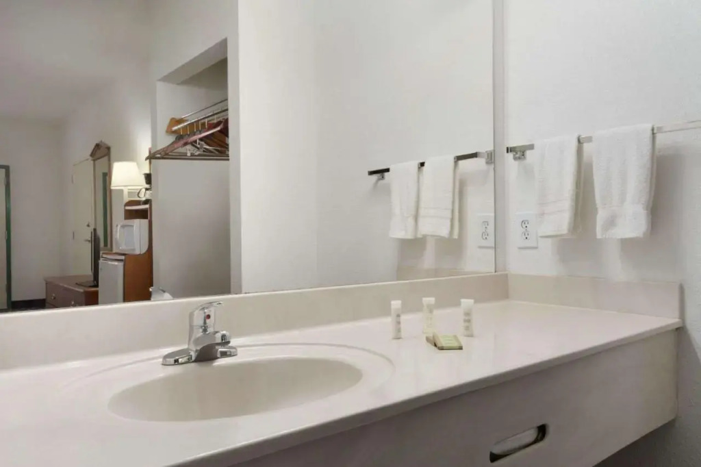 Best Western Fairwinds Inn & Suites