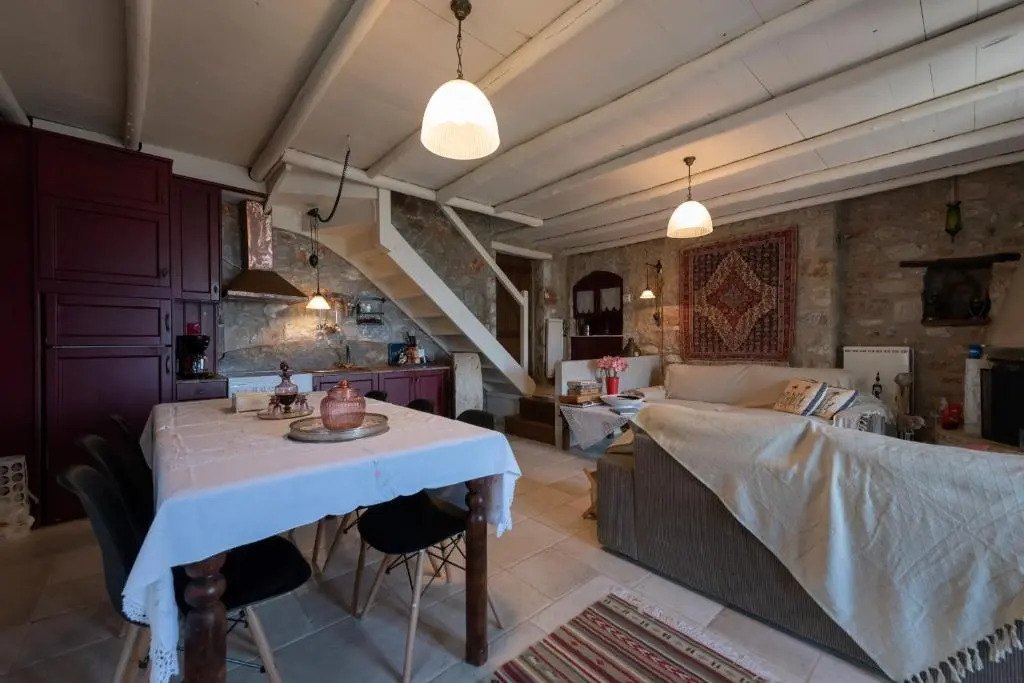Luxury Stonehouse Verga