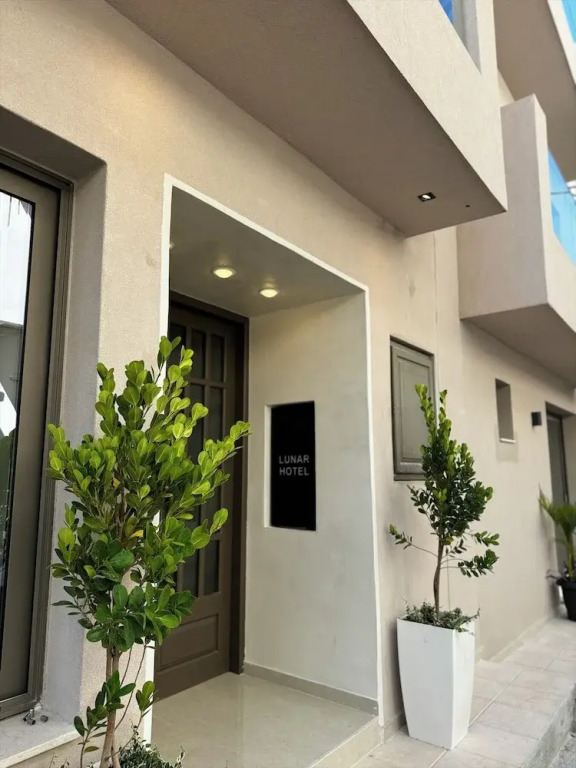 Lunar Hotel Modern Boutique