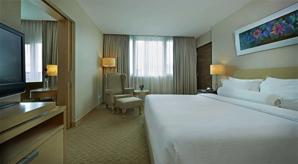 Royale Chulan The Curve