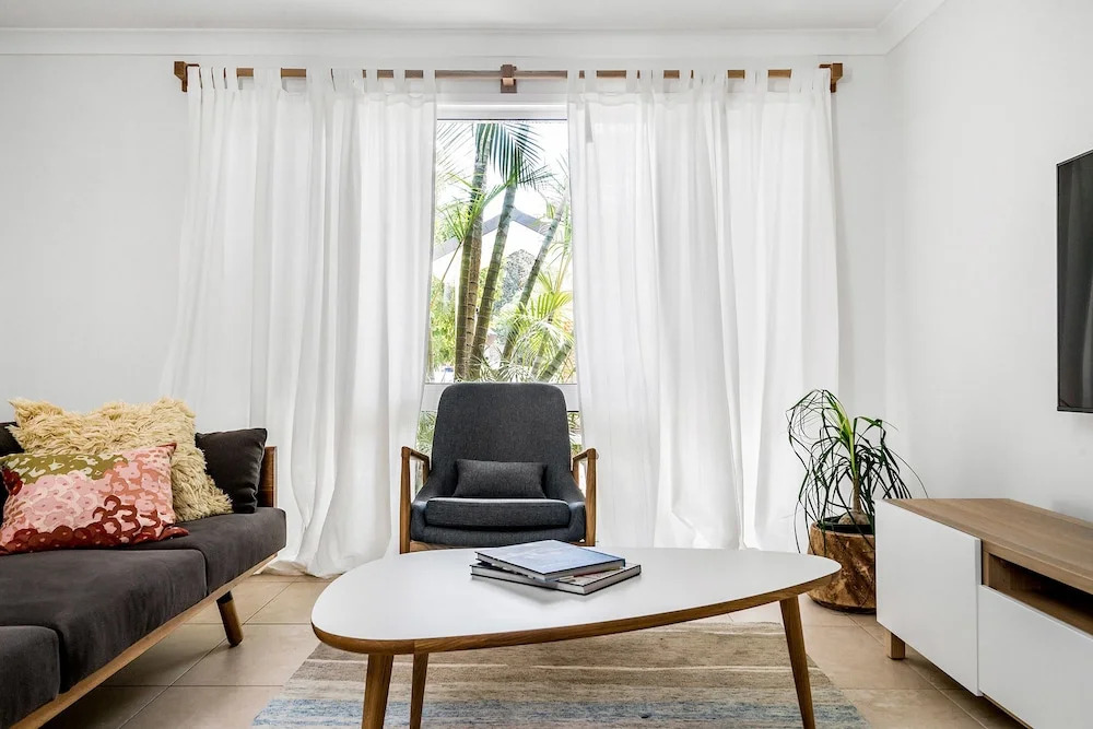Baby Blue - 3 BR villa steps from Tallow Beach