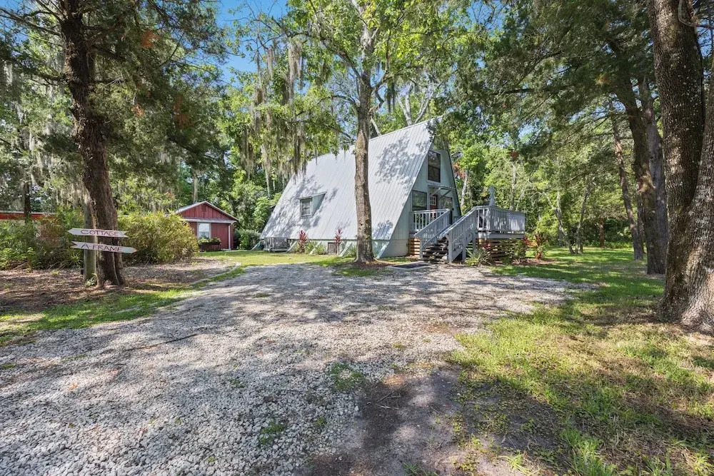Natures Nook A-frame 2 BDR