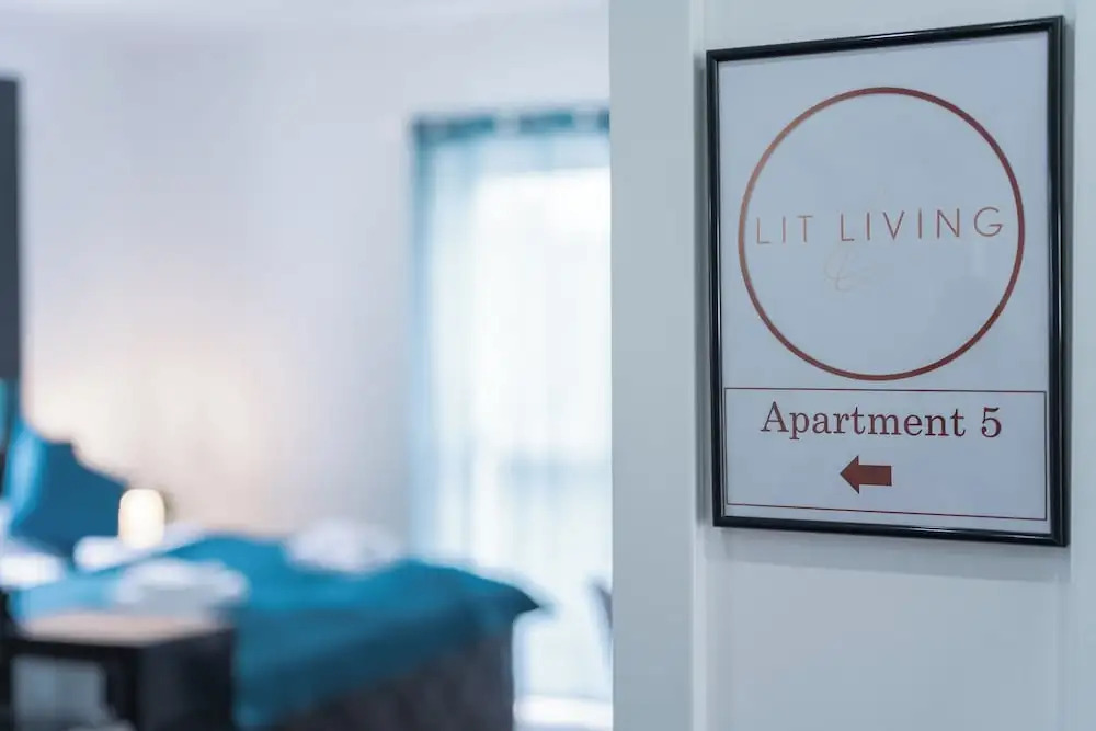 Lit Living-Luxury-Box Spring - Parking
