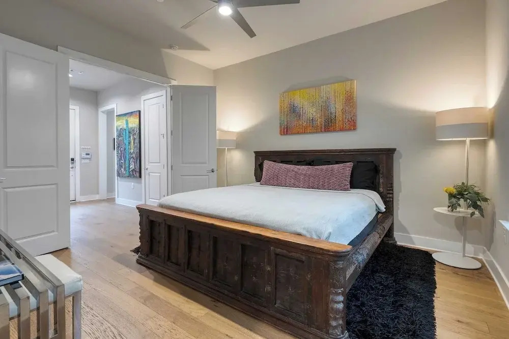 Town Lake Townhouse by Avantstay Hot Tub, Game Room & Skyline Views