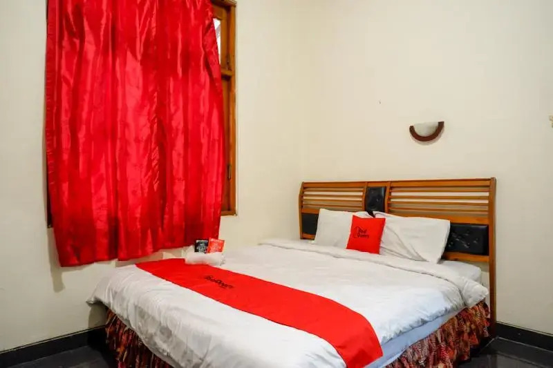 RedDoorz near Tugu Yogyakarta