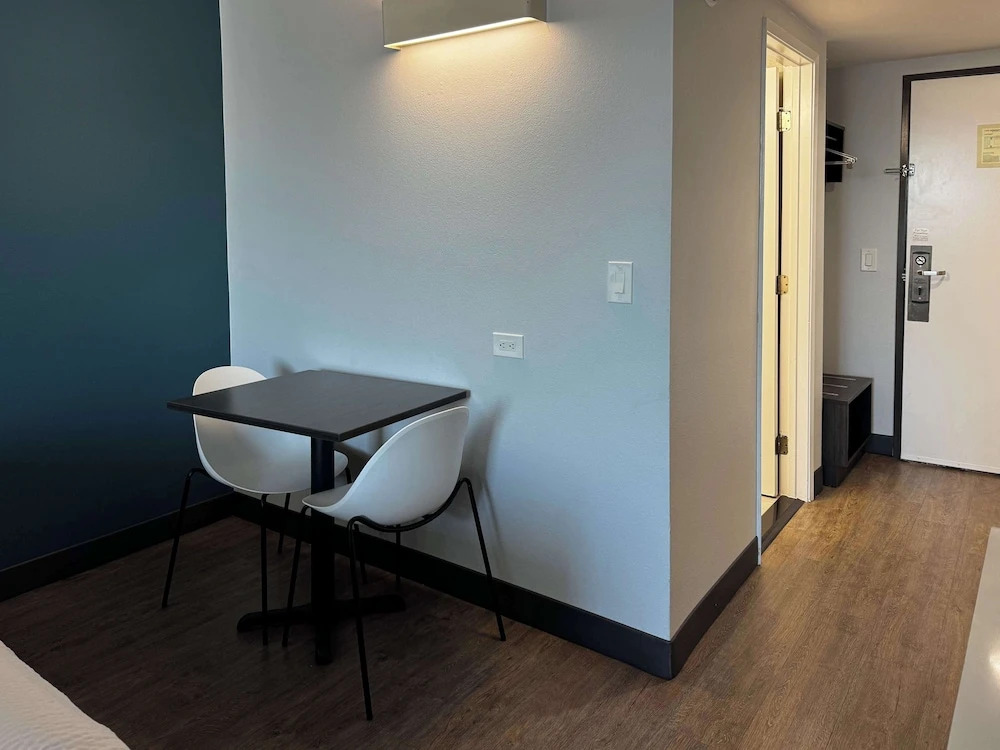 Studio 6 Suites Carson, CA