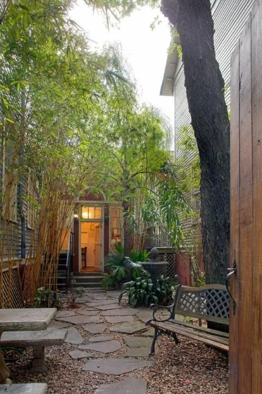 101 E Waldburg - Cozy Cottage Just Off of Forsyth Park