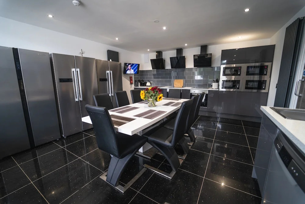 The Ashcroft Studios & Apartments with Free Parking