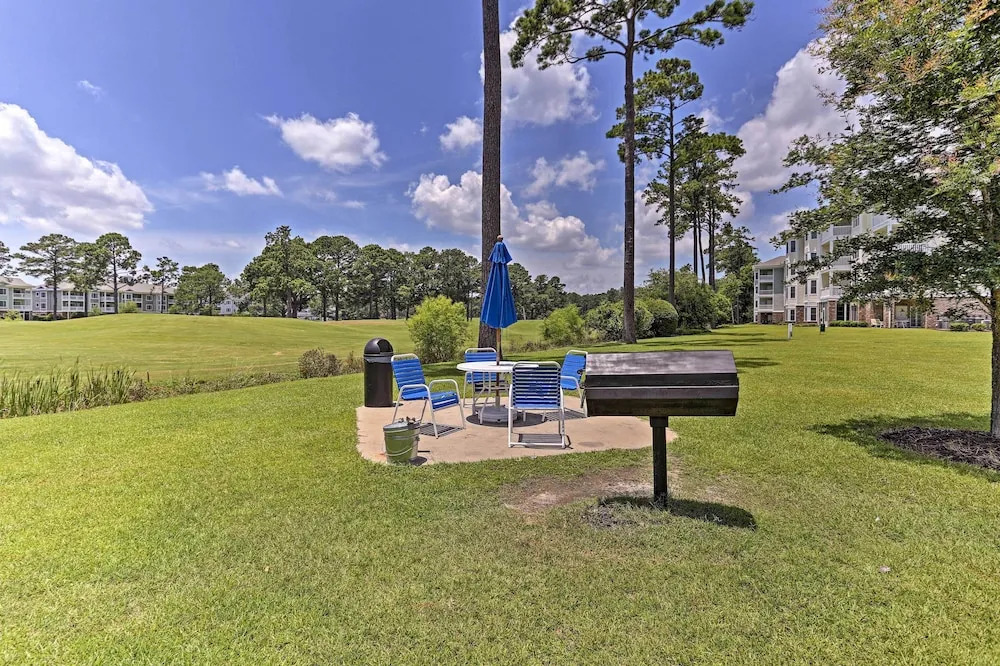 Screened Porch + Golf On-site: Myrtle Beach Condo