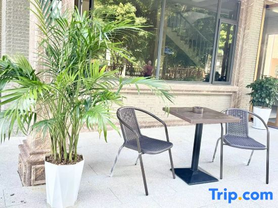 Sea rhyme Mountain House Hotel (Zhuhai Jinwan Airport Branch)