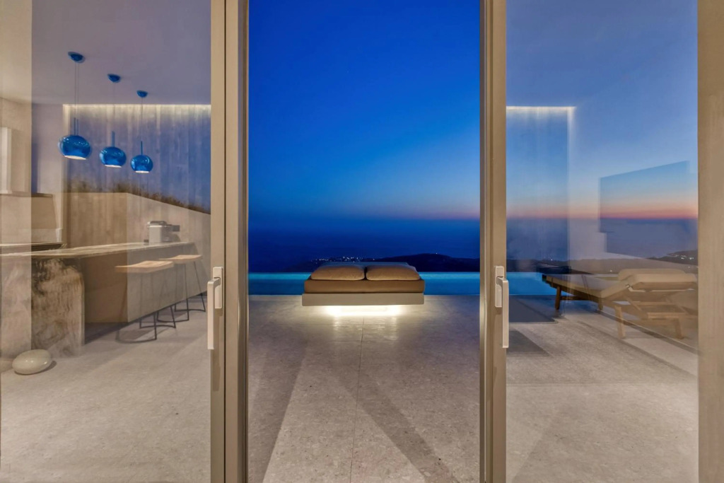 Santorini Sky, Luxury Resort
