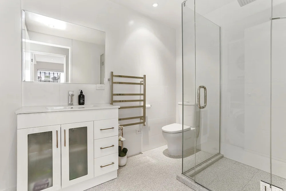 Wondrously Spacious 2 bdrm in Fantastic Location by Urban Butler