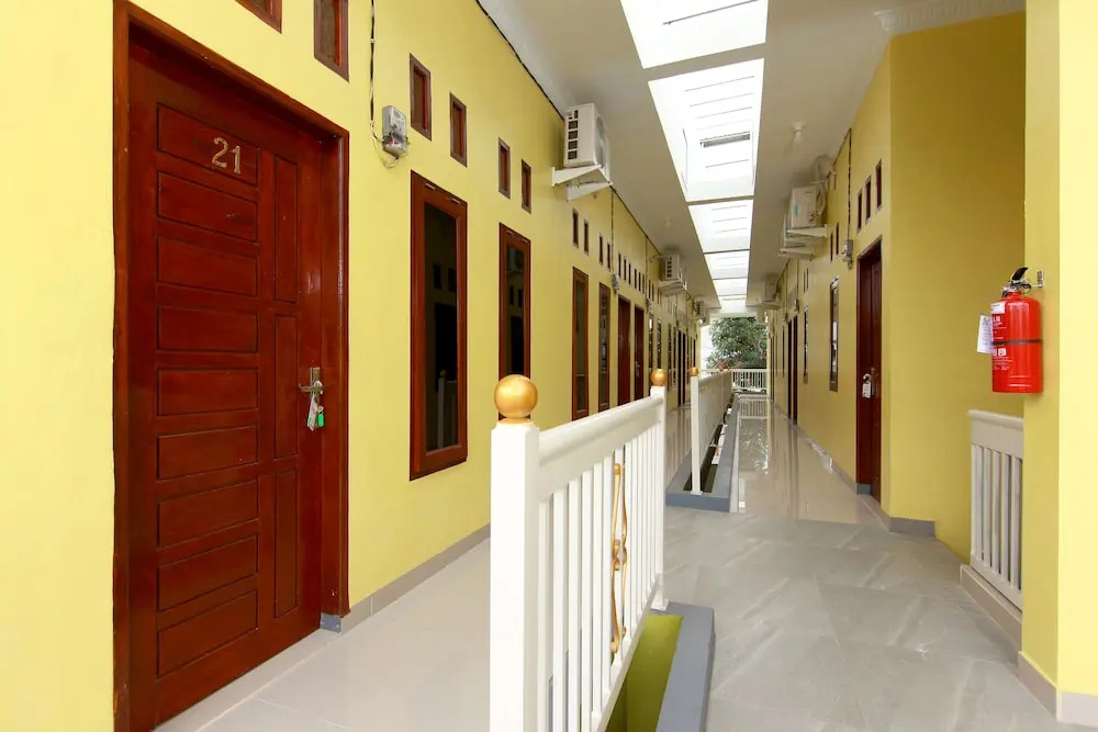Tona Residence by OYO Rooms