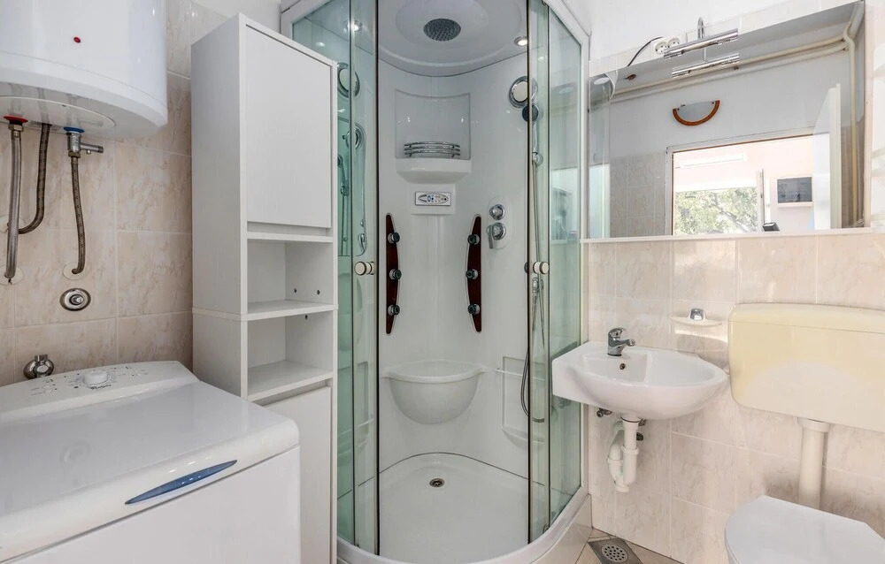 Amazing Apartment in Novi Vinodolski With 1 Bedrooms and Wifi